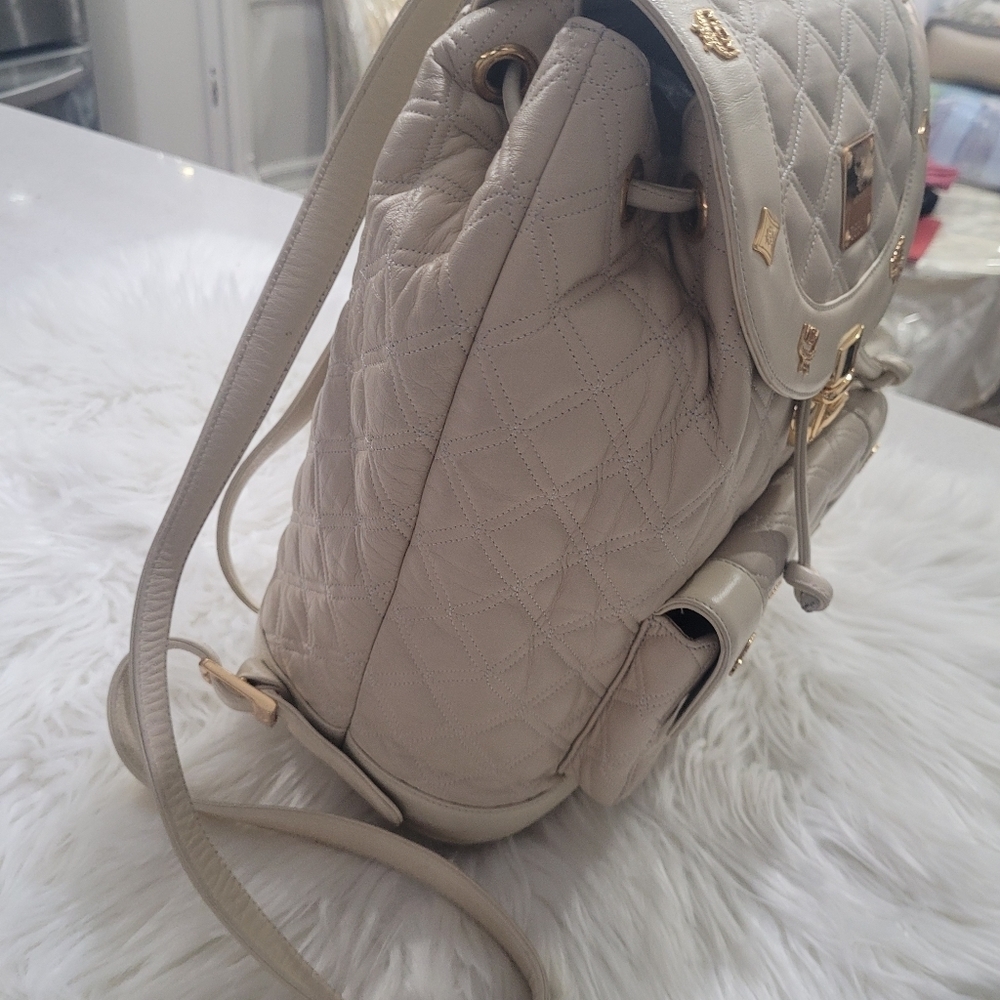 💛🔹️MCM🔹️ "RARE" QUILTED BEIGE  BACKPACK IN EUC - Picture 8 of 12